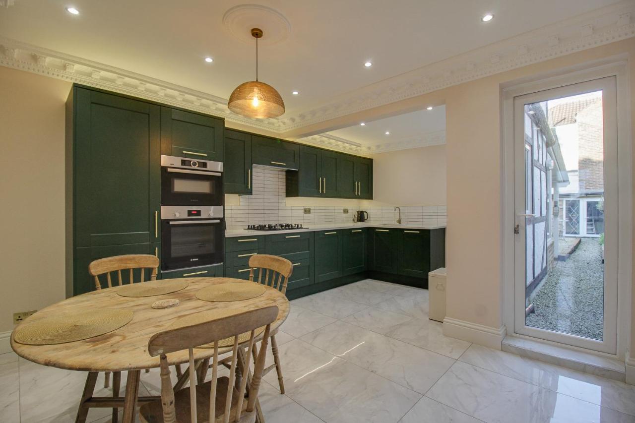 Milton Park - Serviced Accommodation By Verano House Портсмът Екстериор снимка